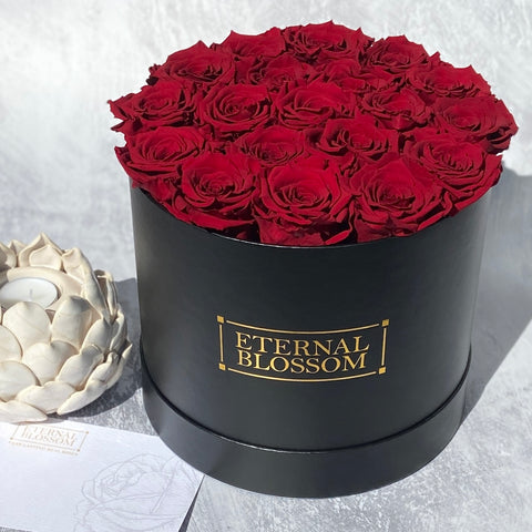 large round infinity rose arrangement