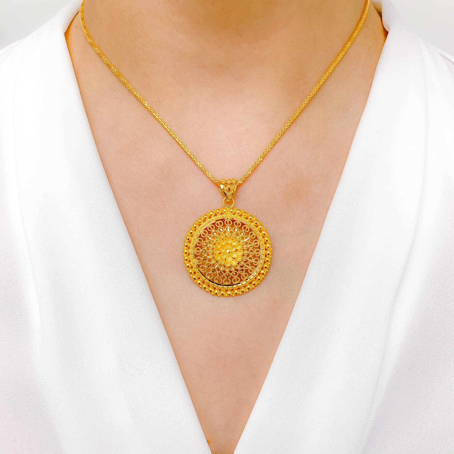 gold pendant round shape