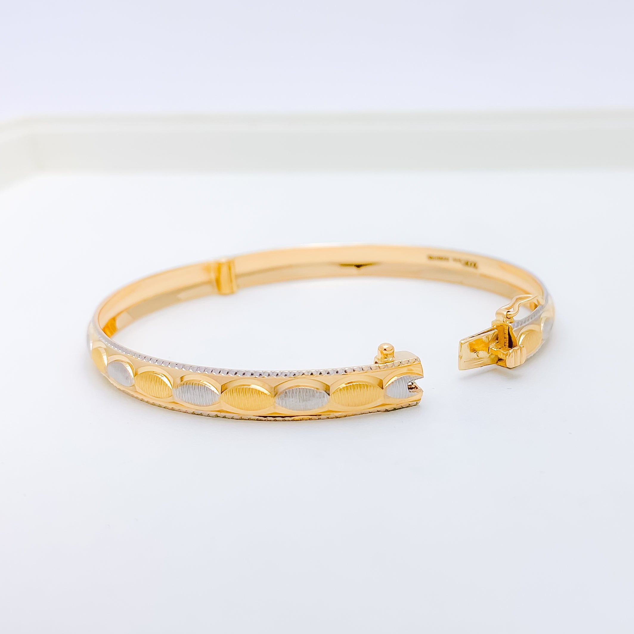 Elevated Two-Tone Alternating Oval Bangle