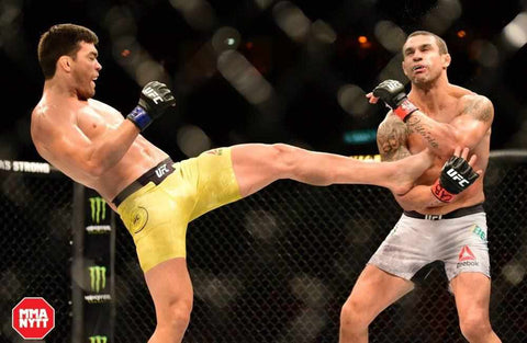 Lyoto Machida knocks out Vitor Belfort with a front snap kick