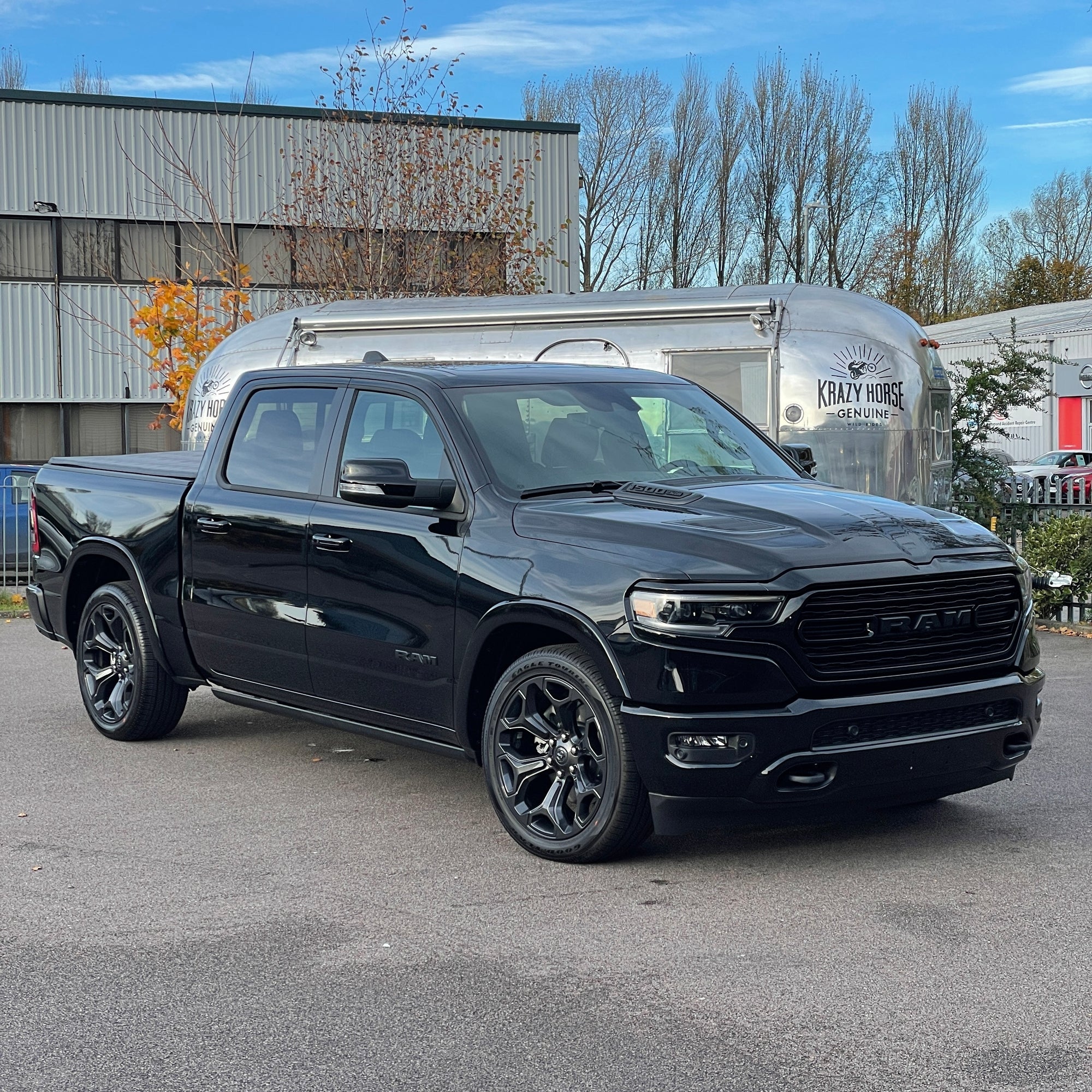 fast Munk kat SOLD - RAM 1500 LIMITED NIGHT EDITION CREW CAB - DIAMOND BLACK WITH BL -  Krazy Horse