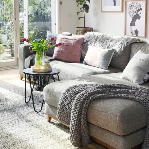 My Best Tips to Display Throw Blankets In Your Living Room