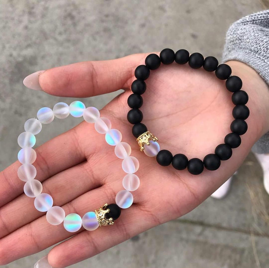 Amazon.com: Long Distance Touch Bracelets Jewelry Set of 2, Remote Smart  Connection Love Bracelet, People Around You Closer Than Ever, No Matter  Where They Are/Send SOS SMS, Relationship Bracelets for Couples: Clothing,