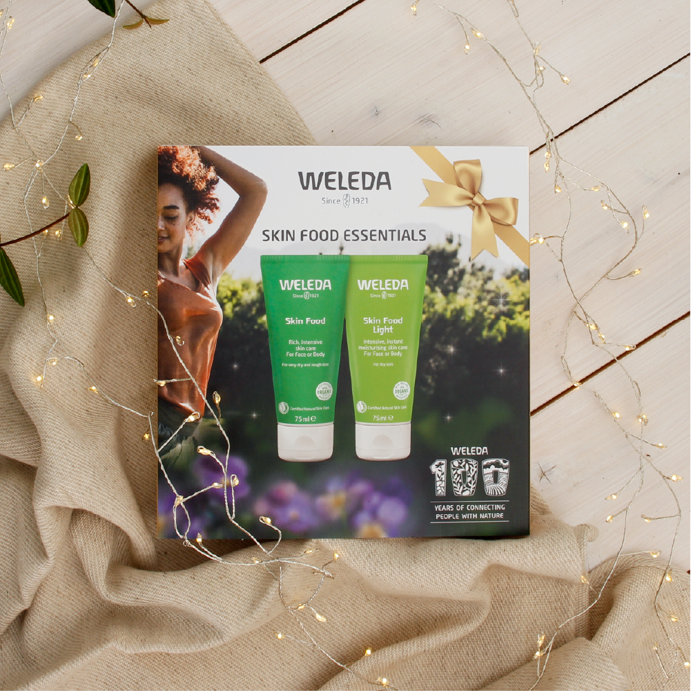 Weleda Skin Food Essentials Lahjapakkaus sisältää kaksi Weledan Skin Food -sarjan tuotetta.