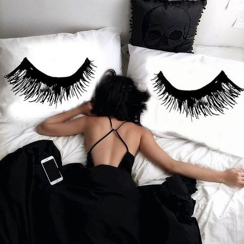wearing-eyelashes-to-bed
