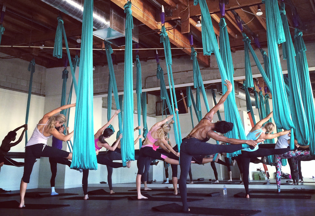 Levantando el sueño - Publicación de blog: Pruebe el yoga aéreo