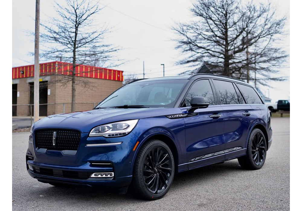 Diamond Blue Pearl over Black Base on Lincoln Aviator