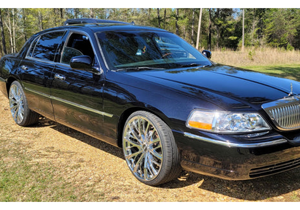 Black Metal Candy Pearl on Lincoln Towncar 2011