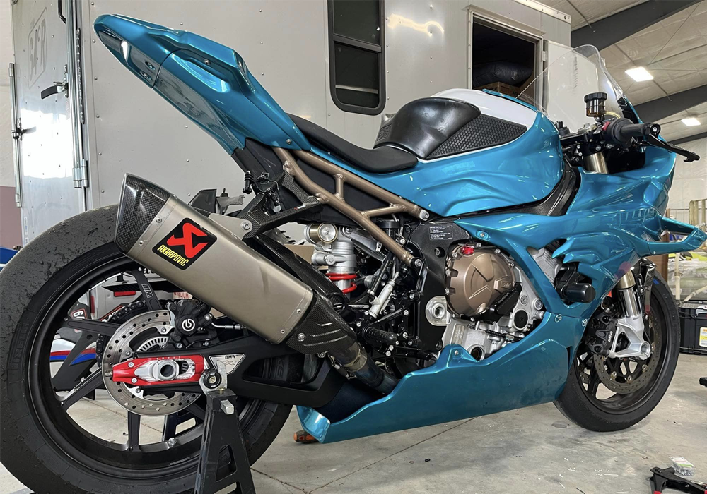 Caribbean Current Pearl on BMW S1000R