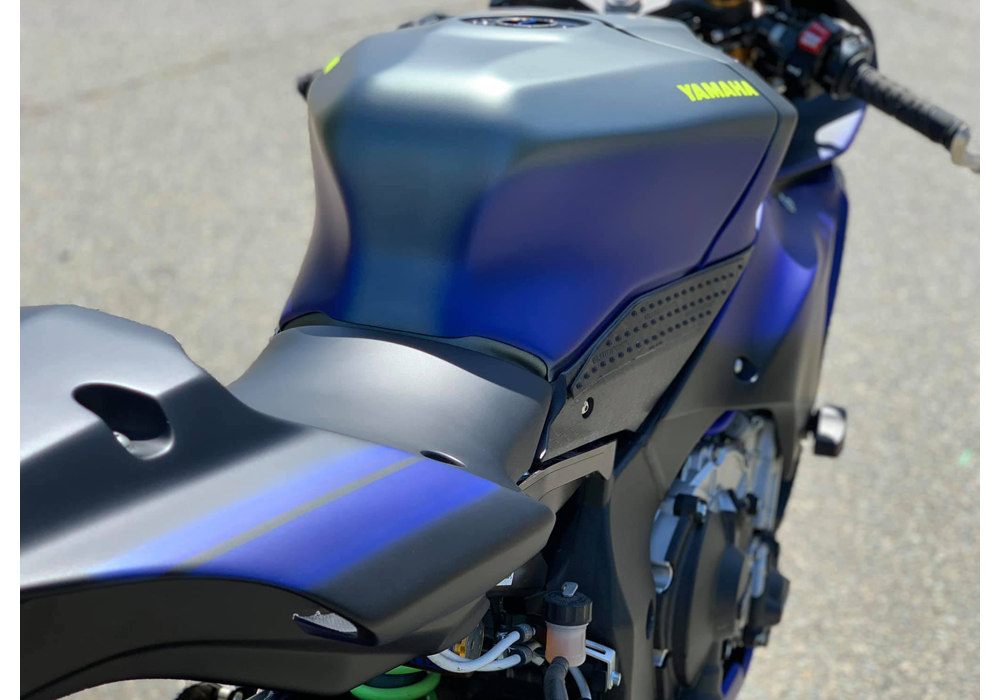 Secret Silver over Jet Black on Yamaha YZF-R1