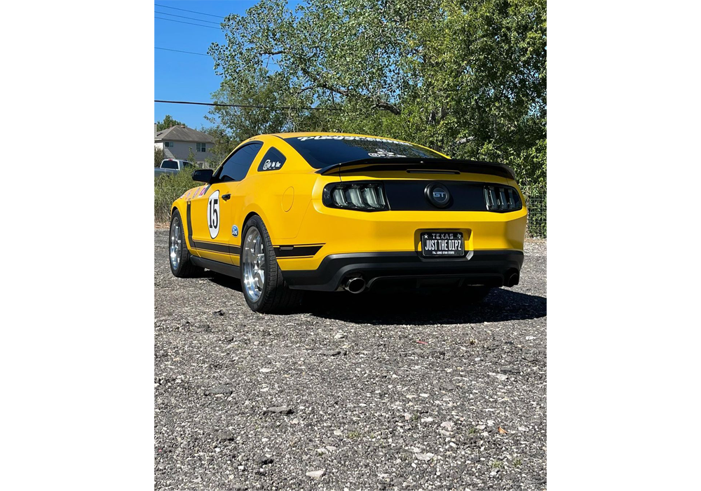 RAL 1003 Signal Yellow on 2011 Ford Mustang GT