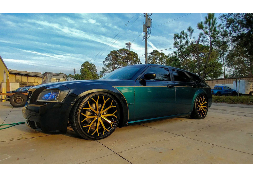 Viridian Blue and Diamond Silver on 2006 Dodge Magnum