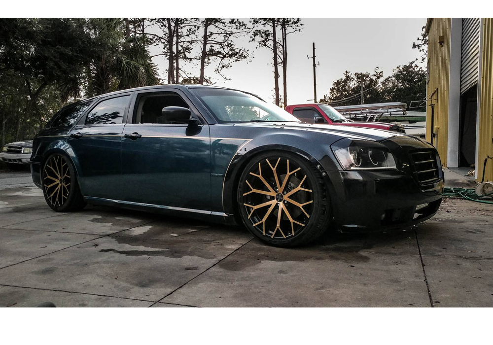 Viridian Blue and Diamond Silver on 2006 Dodge Magnum