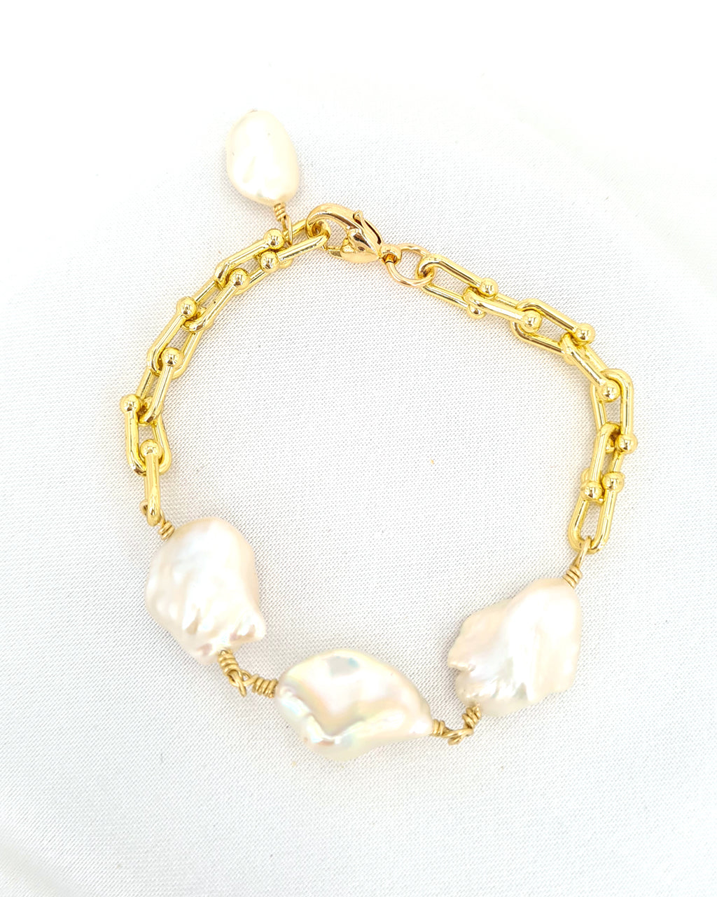 Hardware Link x Metallic White Keshi Baroque Pearl Statement Bracelet ...