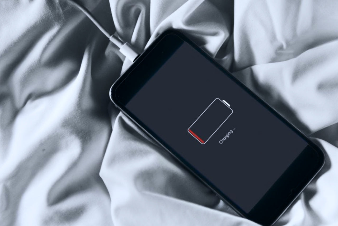 Apple Warns Against Charging iPhones in Bed Overnight-iphone_charging