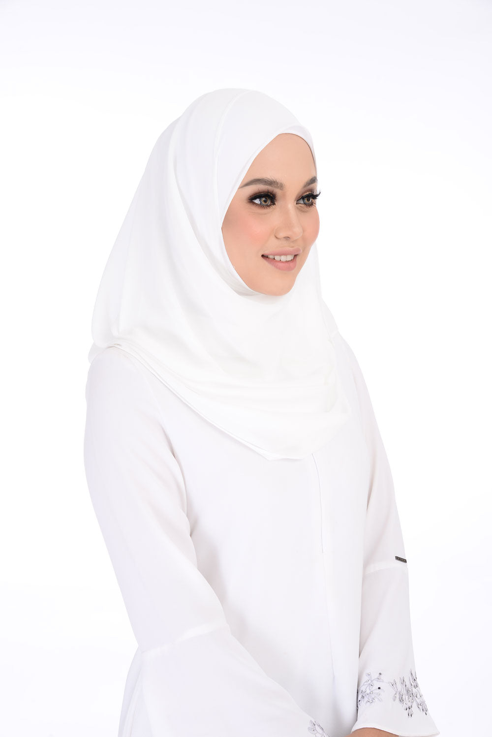 Dyana Elegant Modern Versatile Stylist