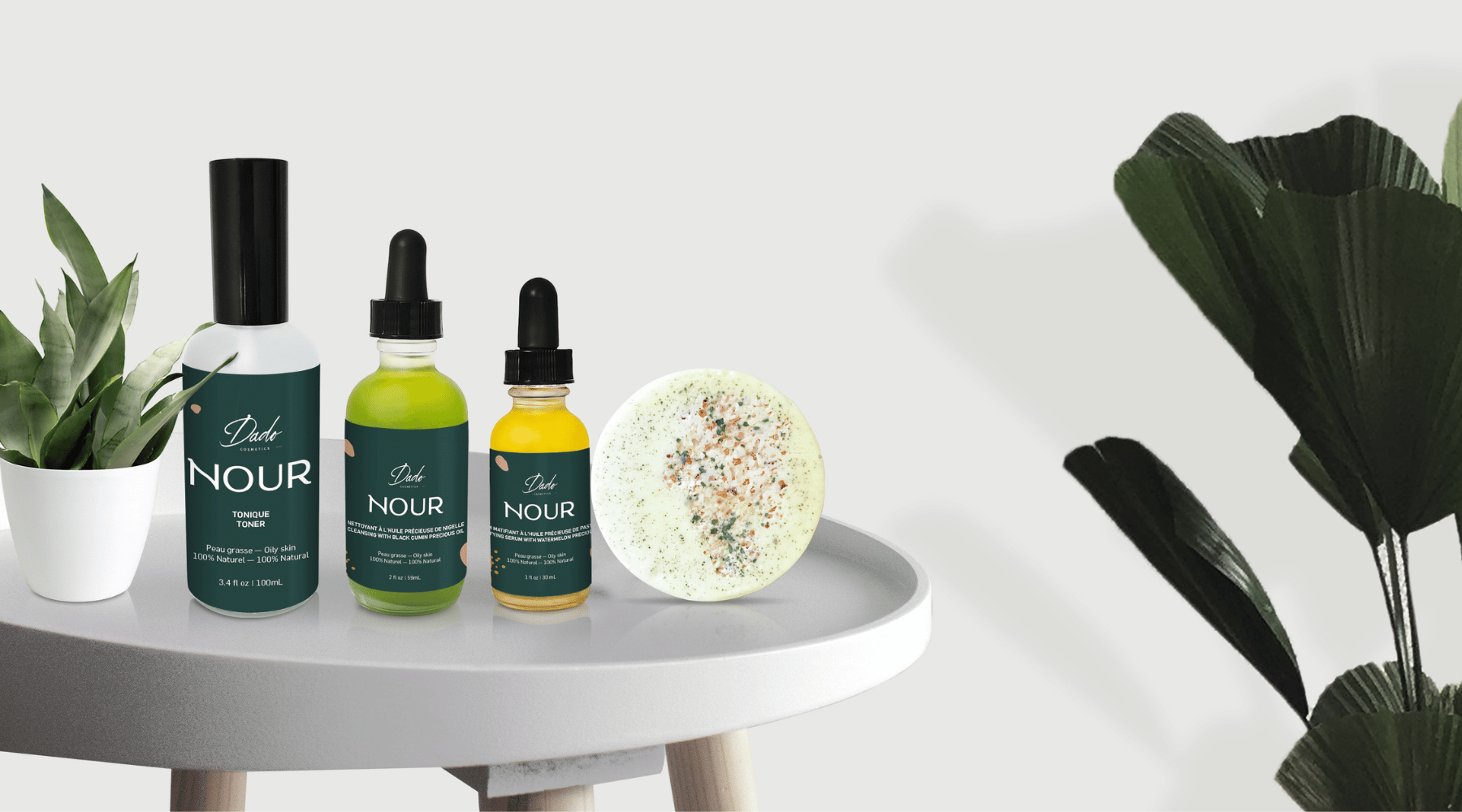 4 soins naturels de Dado Cosmetics pour la peau grasse qui sont sur une table de chevet