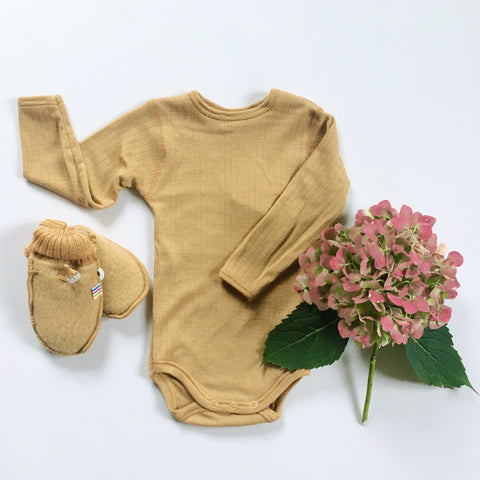 Baby Body und Handschuhe aus Merinowolle von joha