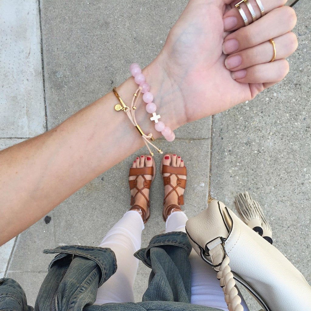 how to wear rose quartz