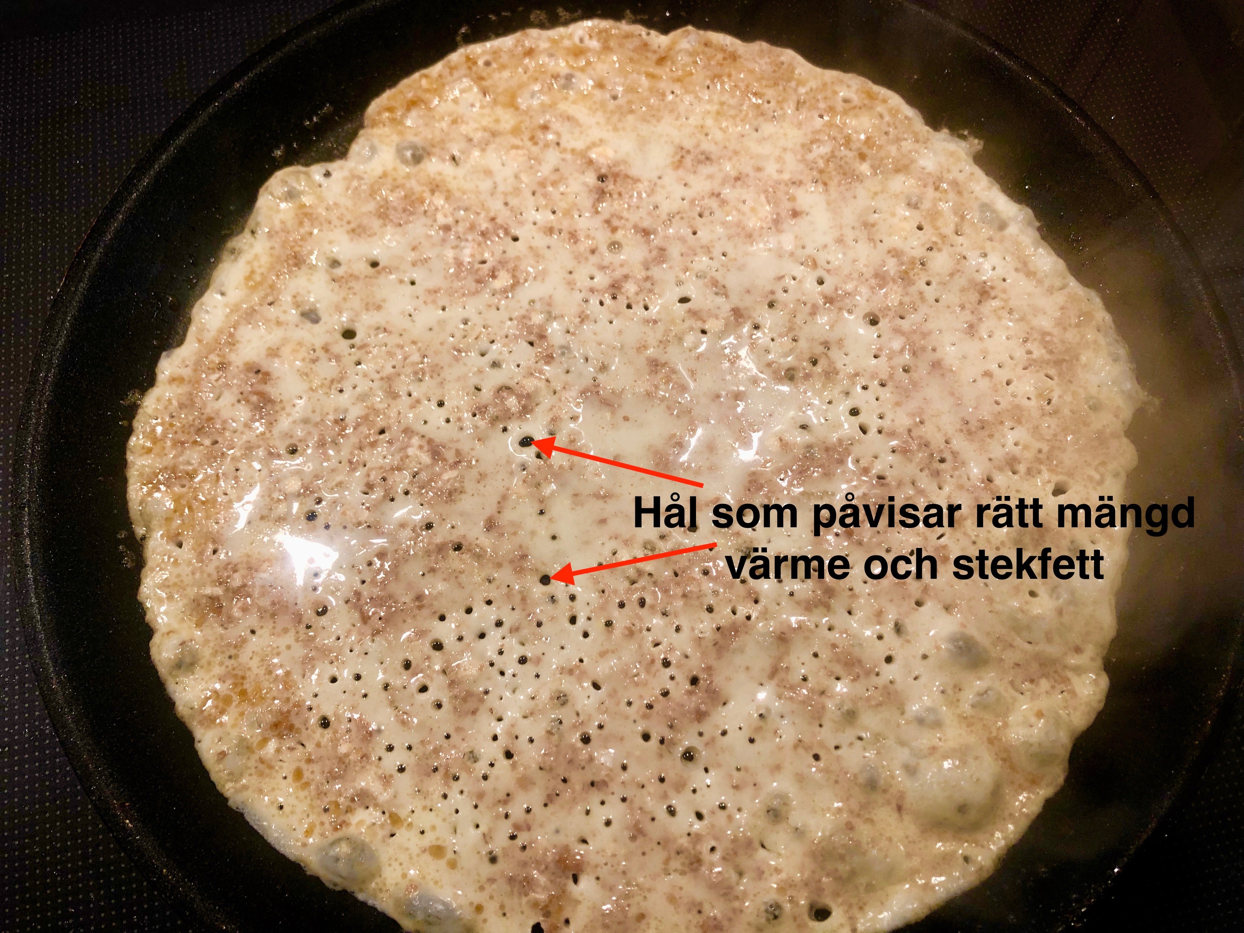 Oikea määrä paahdettua ja oikean lämmön pannukakkuja.