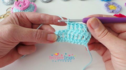 How to crochet a UK Double crochet stitch