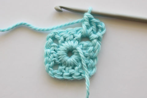 How to crochet a granny square