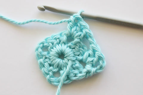 How to crochet a granny square