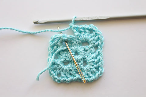 How to crochet a granny square