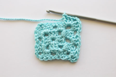 How to crochet a straight granny square