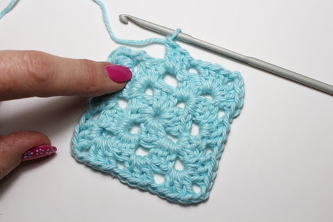 How to crochet a straight granny square