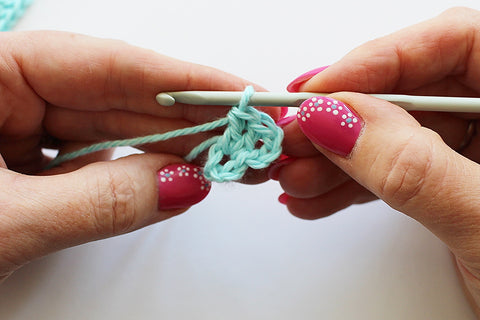 How to crochet a granny square