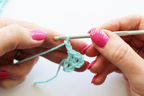 How to crochet a granny square