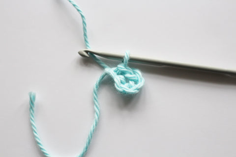 How to crochet a slip stitch step-2