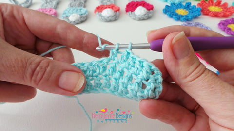 How to make a USA Double crochet stitch (UK Treble stitch - Tr)