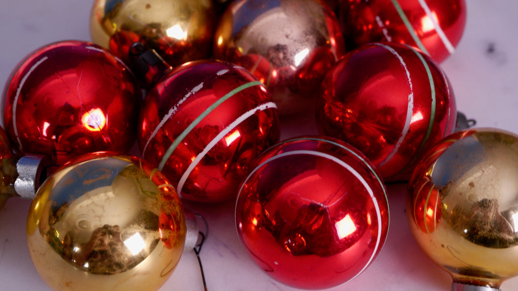 red and gold christmas bulbs