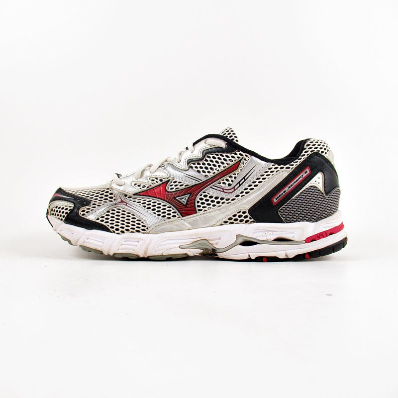 Buy Mizuno Shoes Online In Pakistan 