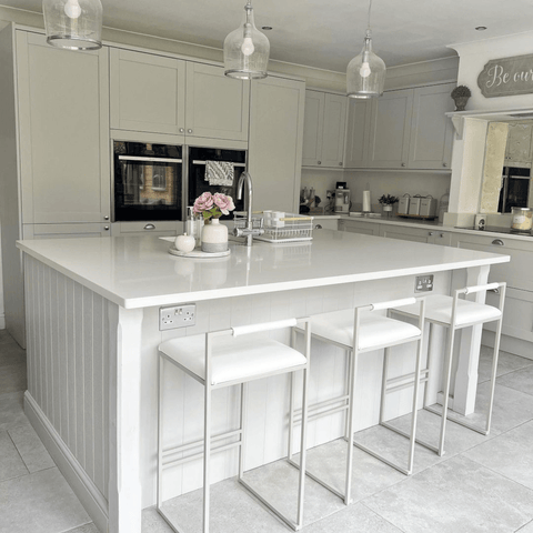 Gloss white and chrome create a clean and modern finish.