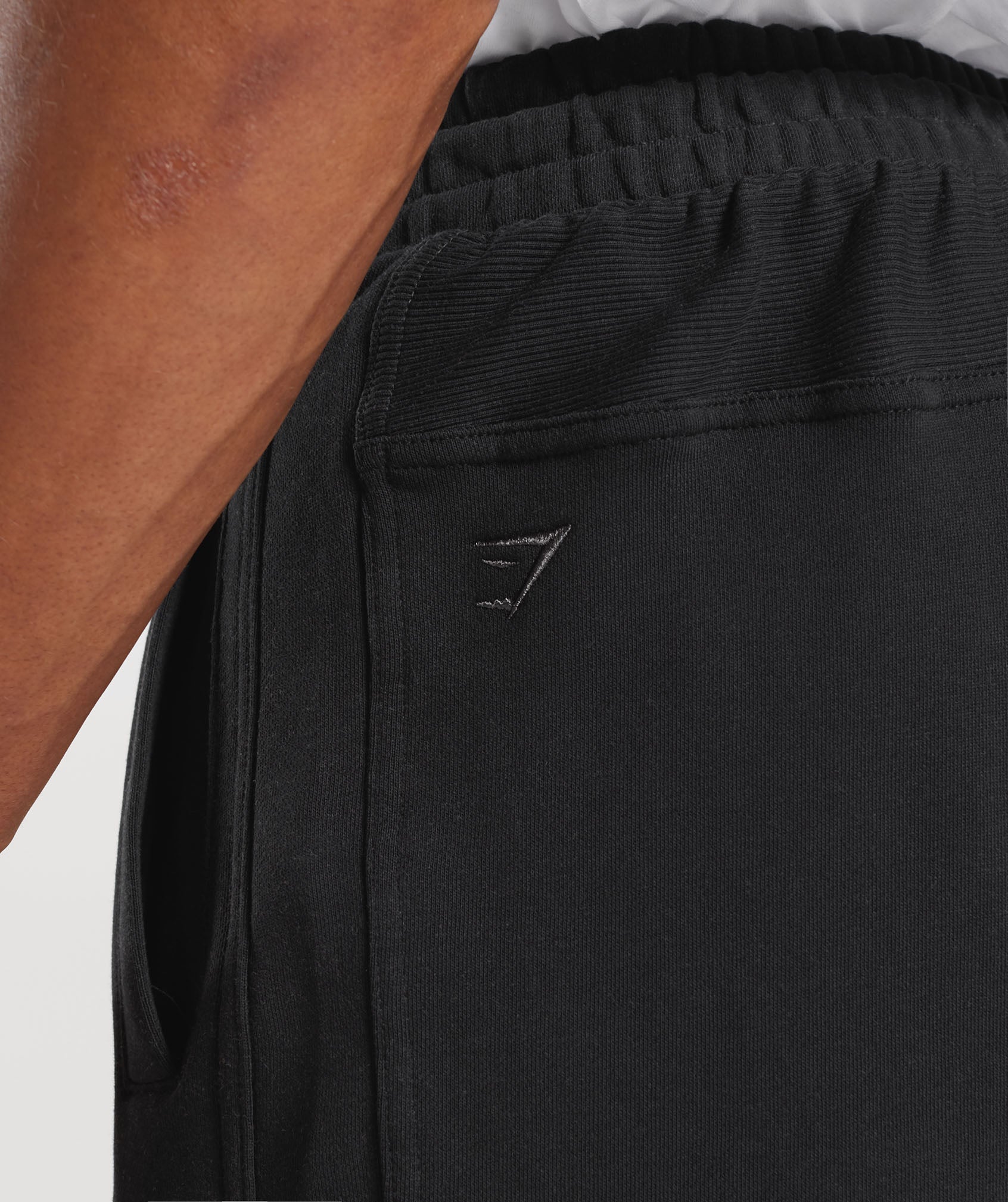 Rest Day Essentials 7" Shorts in Black - view 5