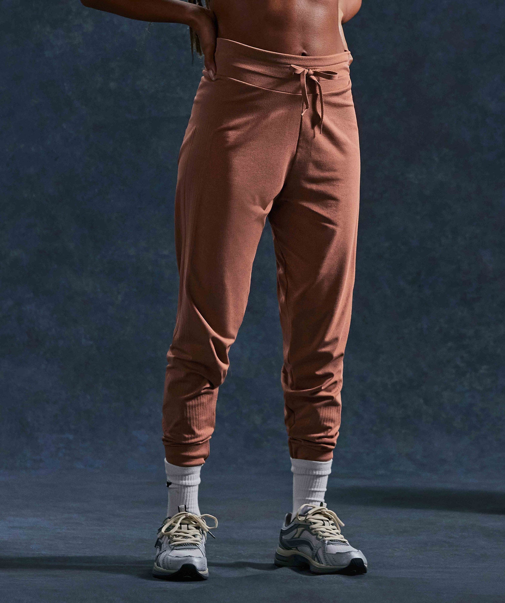 Gymshark Training Woven Joggers - Cherry Brown