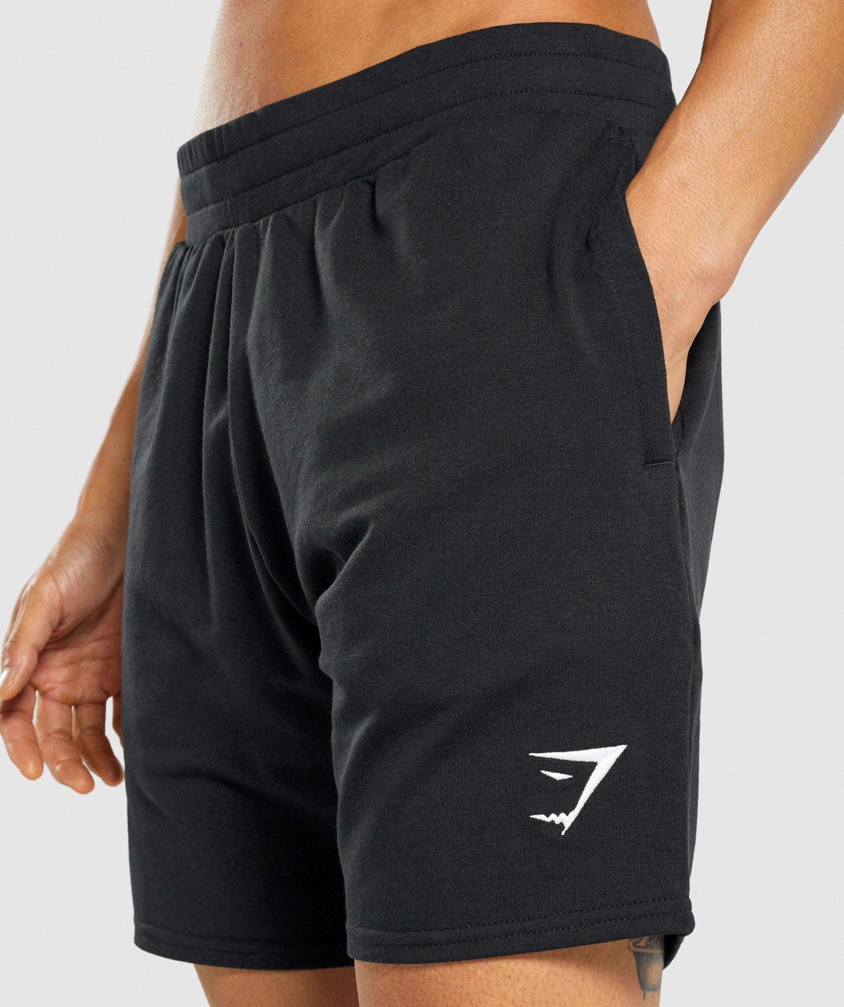 Essential 7" Shorts in Black