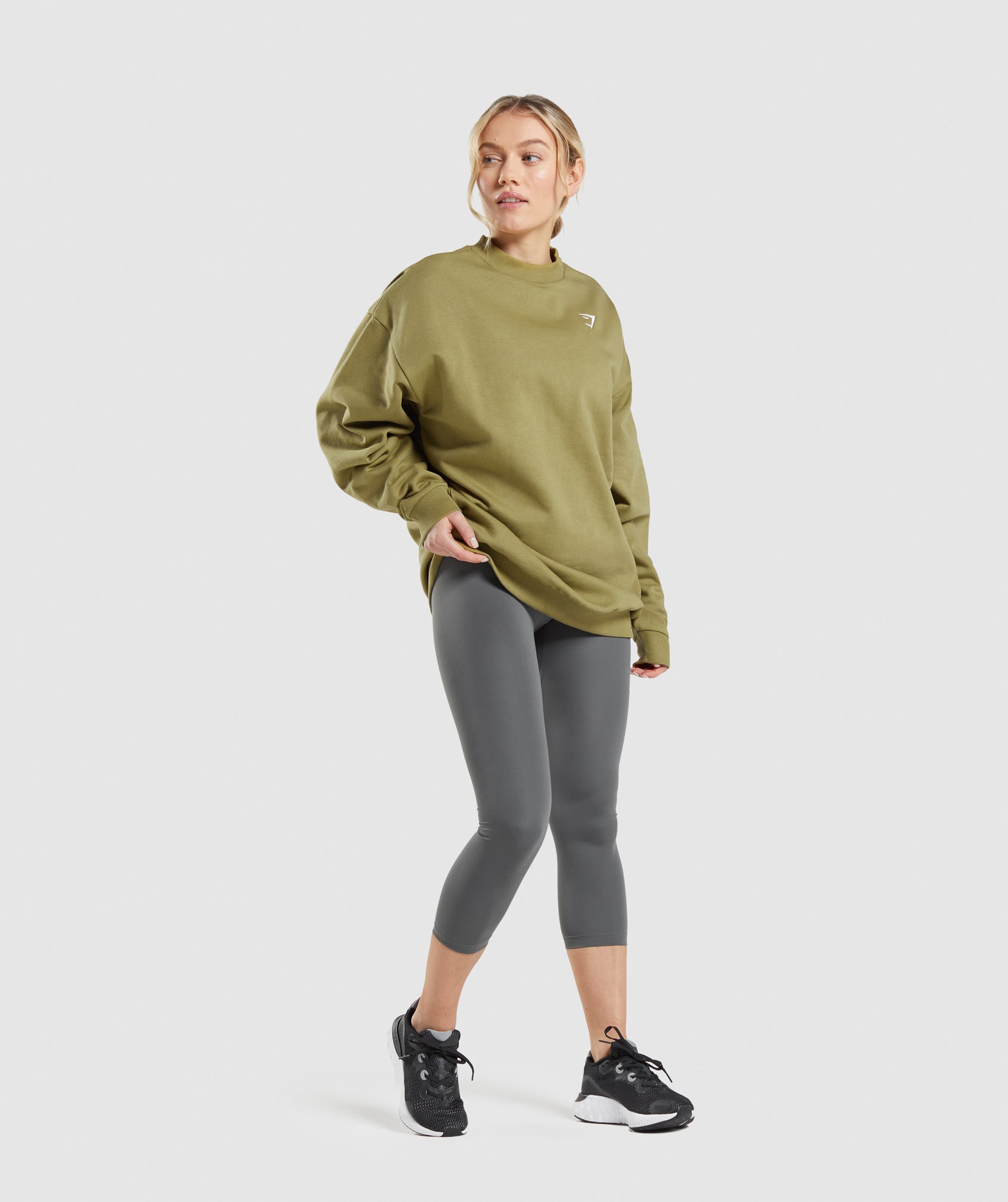 Training Oversized Sweatshirt in Griffin Green