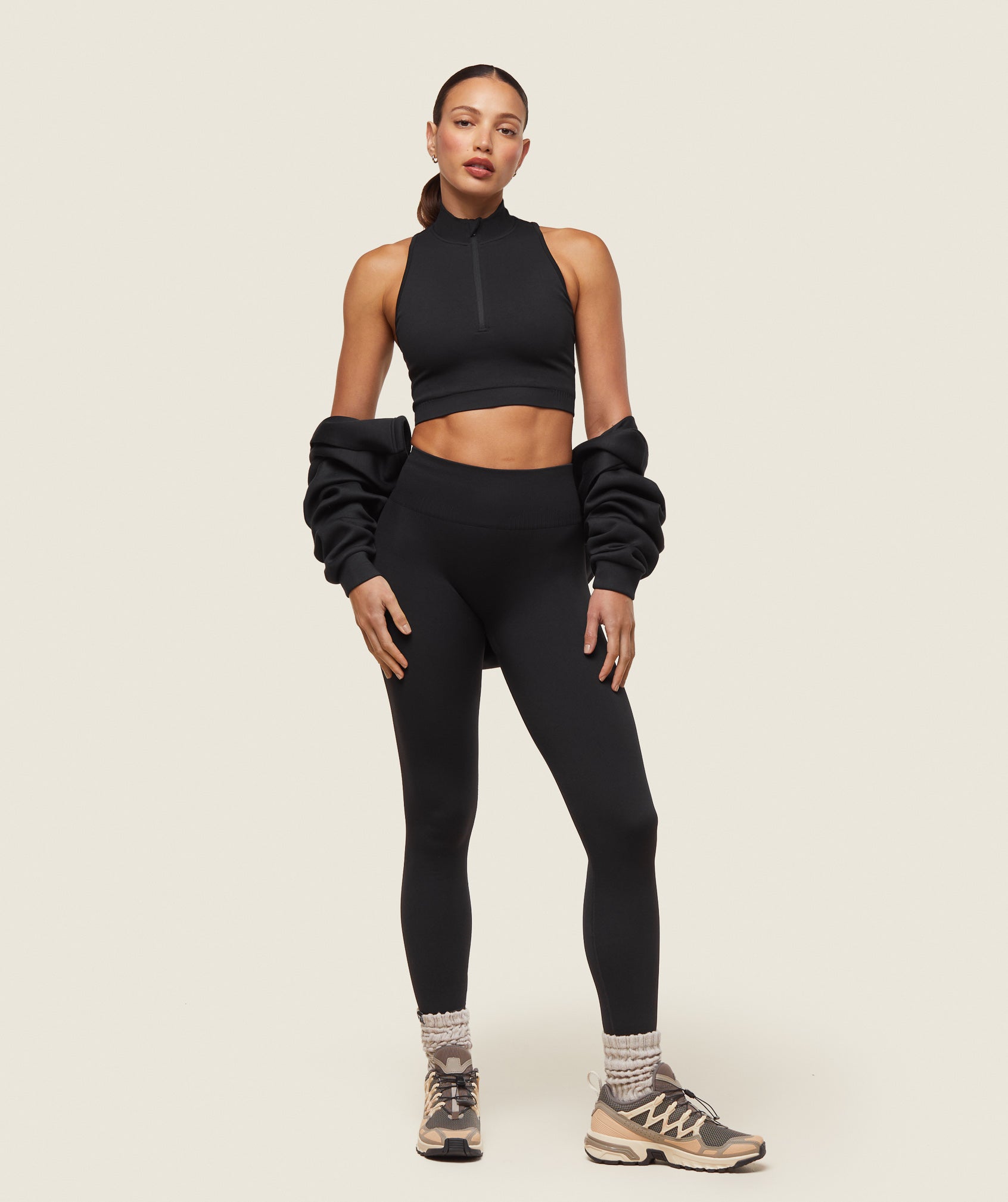 everywear Seamless Leggings in Black - view 2