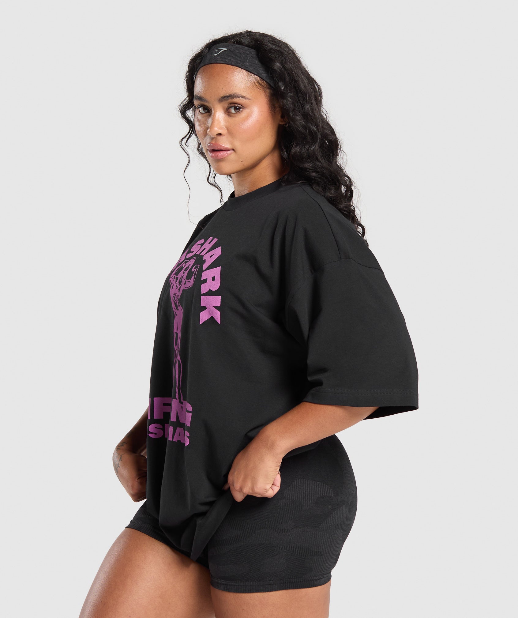 Strong Women Oversized T-Shirt in Black - view 3
