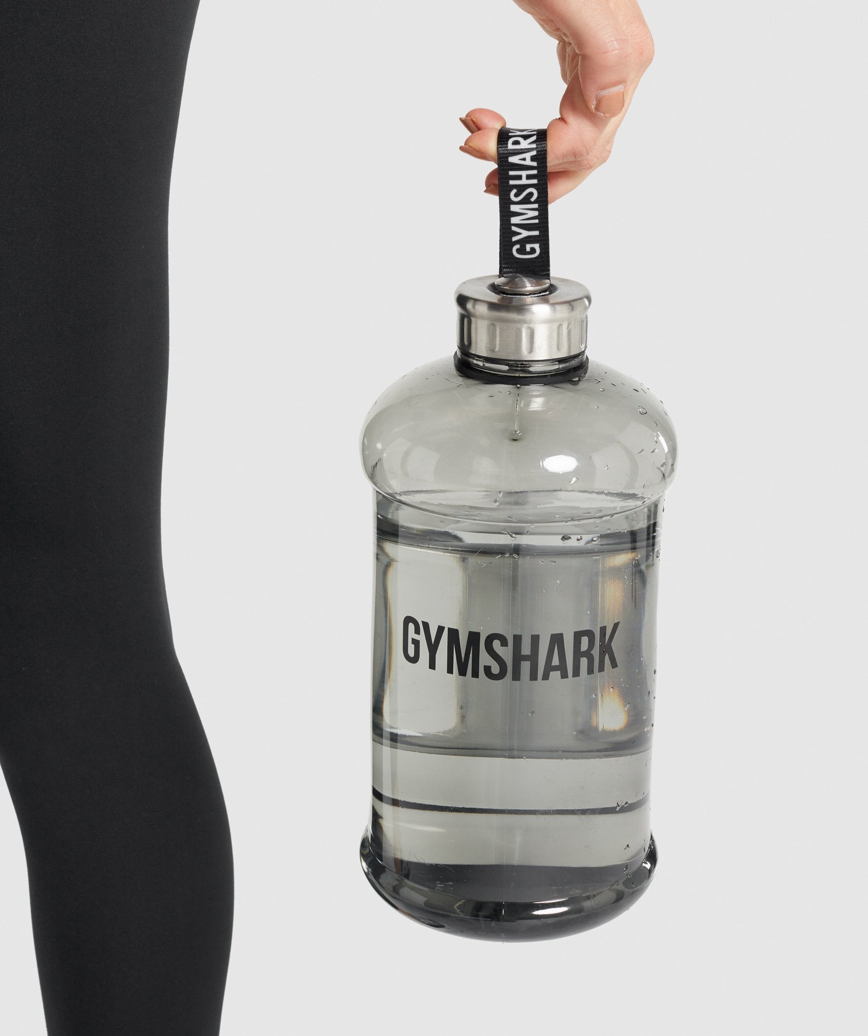 HYDROMAG Trinkflasche 2,7L mit Trageschlaufe [Water Bottle 2l] inkl. Magnet  Handy Halterung ideal für das Gym - 2L Trinkflasche mit Handyhalterung  (grau) : : Sport & Freizeit
