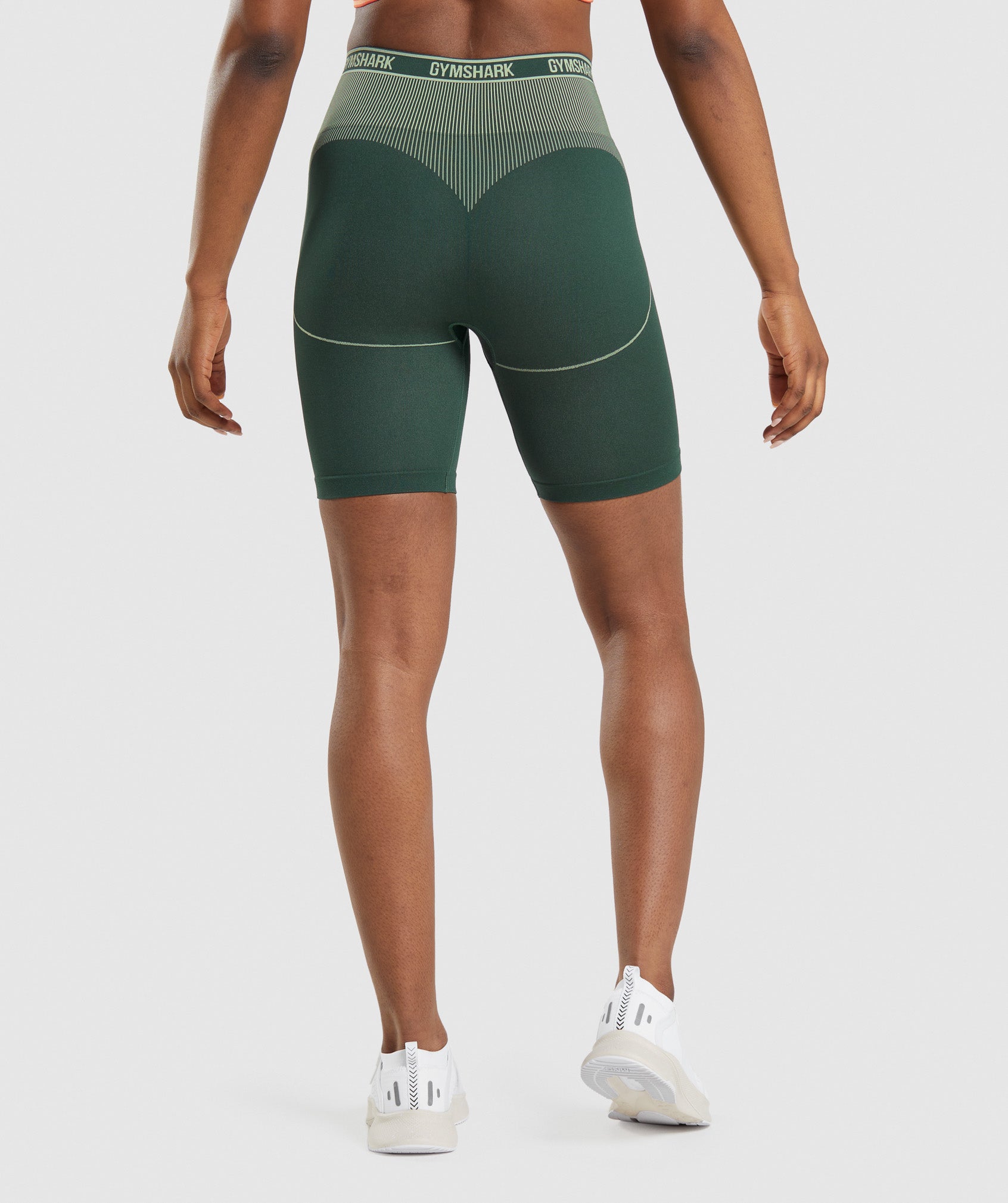 Apex Seamless High Rise Short in Obsidian Green/Cucumber Green - view 2