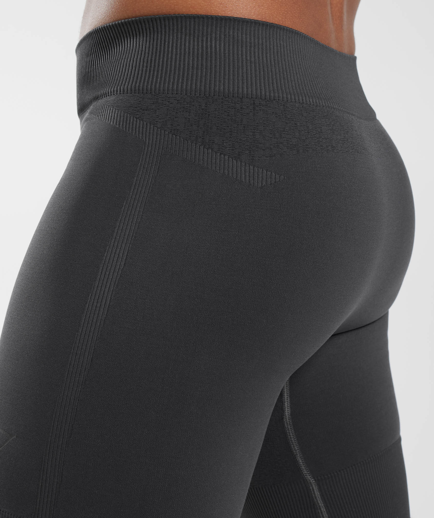 Running Seamless 7" Shorts in Onyx Grey - view 4