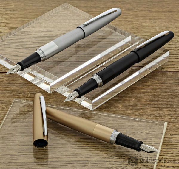 https://cdn.shopify.com/s/files/1/1693/8459/products/pilot-metropolitan-fountain-pen-set-classic-design-medium-point_467_600x.jpg?v=1620373383