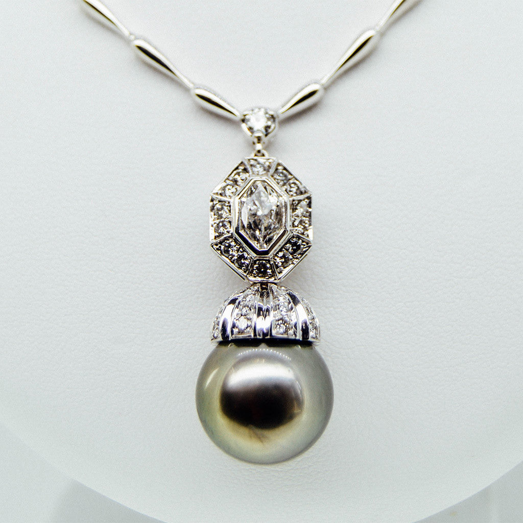 White Gold Cultured Pearl Pendant With Diamond