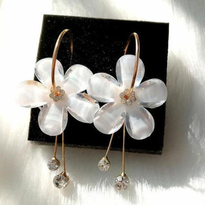 White flower earrings Trendystrike