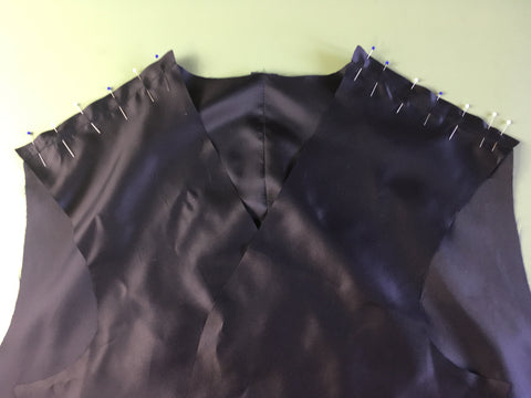 Photo of front and back Vest Lining shoulder construction
